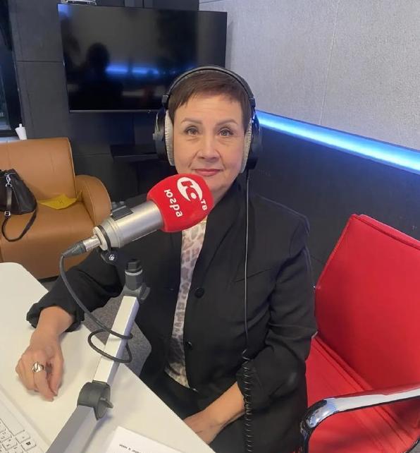 Врио руководителя инспекции труда приняла участие в радиоэфире ток-шоу «Свои люди»
